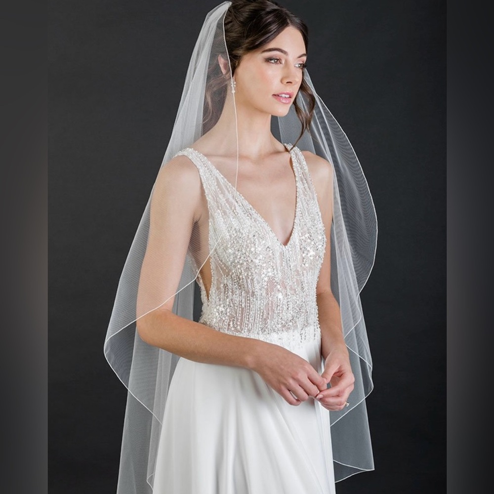 Finger tip veil